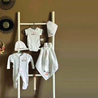 Mes Vêtements Bébé Personnalisés... Thème "Little Rainbow"