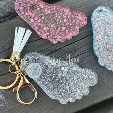 Porte clés Petit Pied Pailleté et médaille personnalisée