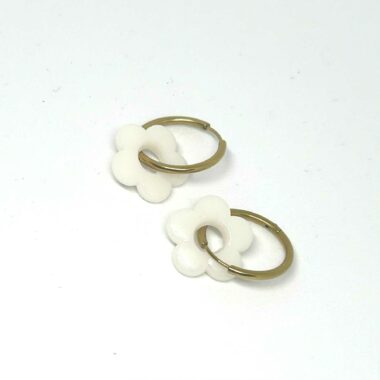 071- Boucles d'oreilles créoles Fleur Blanc (55)