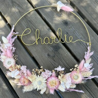 1 Couronne de fleurs séchées, Fleurs couleurs naturel Rose pâle, cercle métal Doré